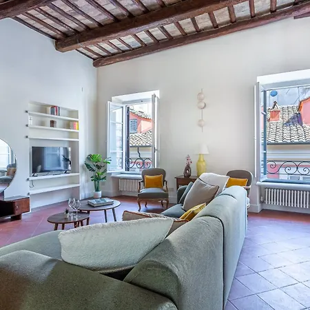Apartment Iflat Monti Life With Elegance, Comfort And Beauty